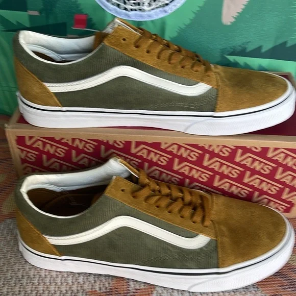 Vans Men’s Old Skool
Mini Cord Green/Brown
VN000ZNIT20A
Sneakers
 Corduroy - Picture 4 of 16